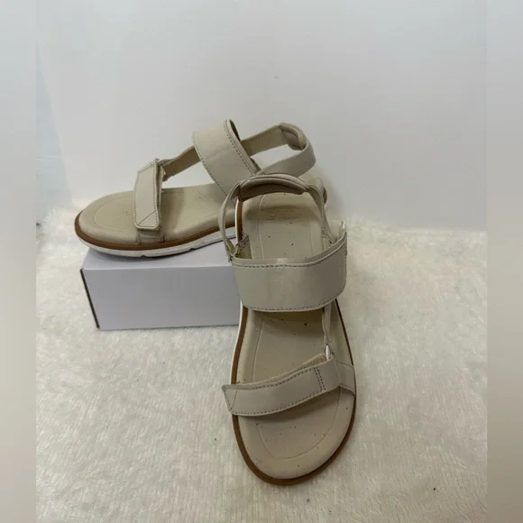 Teva Beige and Cream Footwear 🌴☀️ - Picture 1 of 6